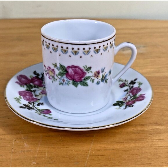 Vintage Demitasse Expresso Porcelain Tea Cup & Saucer Red Rose Pattern Gold Trim - Picture 2 of 14